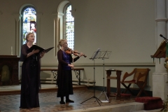 Rachel Talbot (Soprano) and Elina Hakanen (Voilin). Photo: A. Cras.